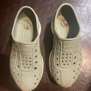 Kids Natives size 9 EUC